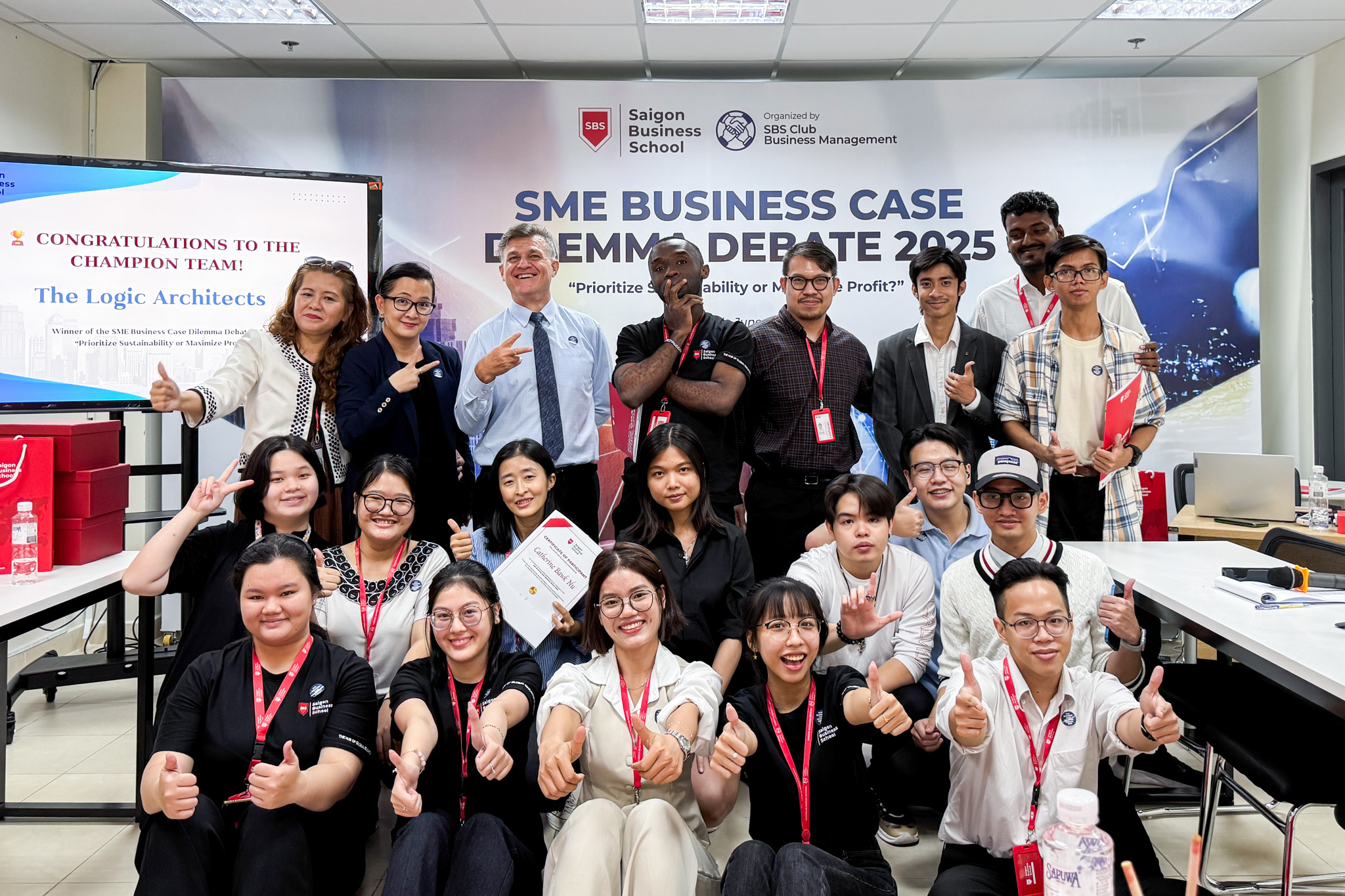 SME Business Case Dilemma Debate 2025 – Cuộc thi tranh biện từ tình huống thật dành cho sinh viên ngành Quản trị Kinh doanh