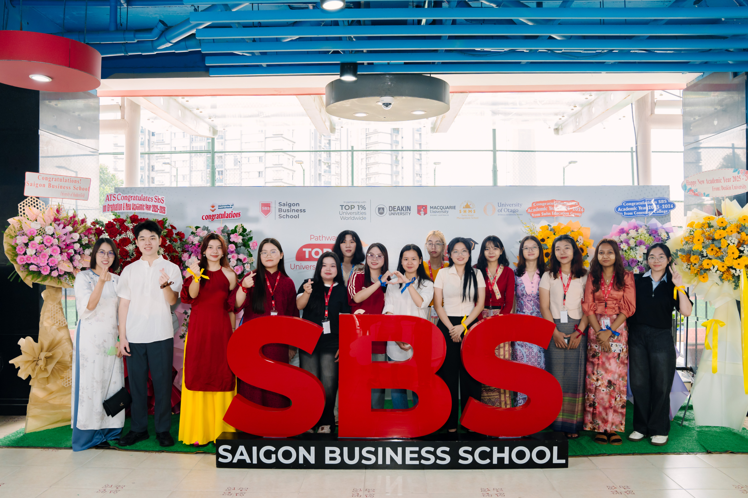 “Sắc Đỏ” Ngày Tân Sinh Viên Khai Giảng Năm Học Mới, SBS Mở Thêm 20 Chỉ Tiêu Tuyển Sinh Chào Đón Sinh Viên Việt Nam Bước Vào Cộng Đồng Quốc Tế Đa Dạng